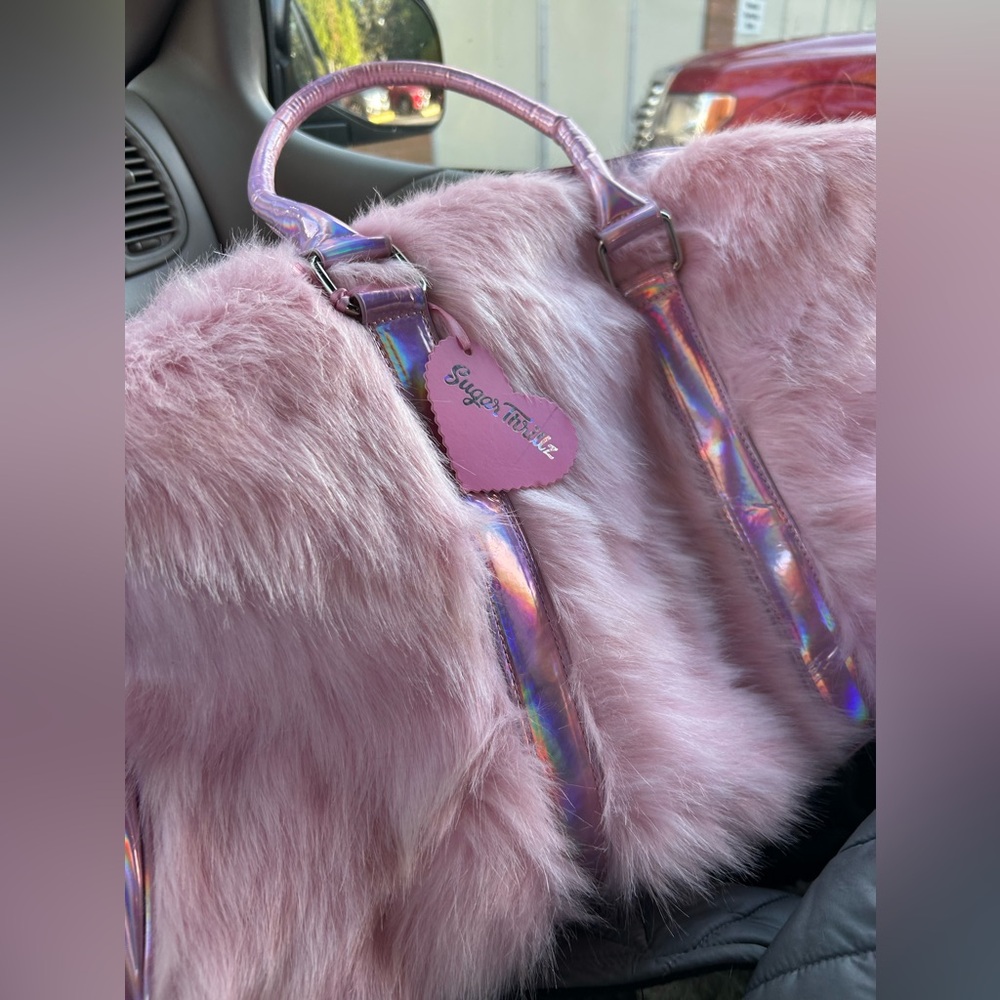 Shagadelic weekender Dollskill bag NEW pink fluffy iridescent - Picture 3 of 4